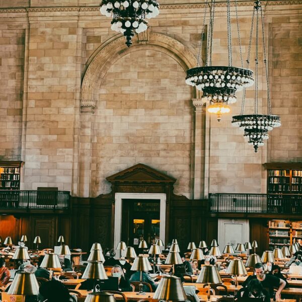 Savoir-vivre w bibliotece – zasady dla uczniów i czytelników