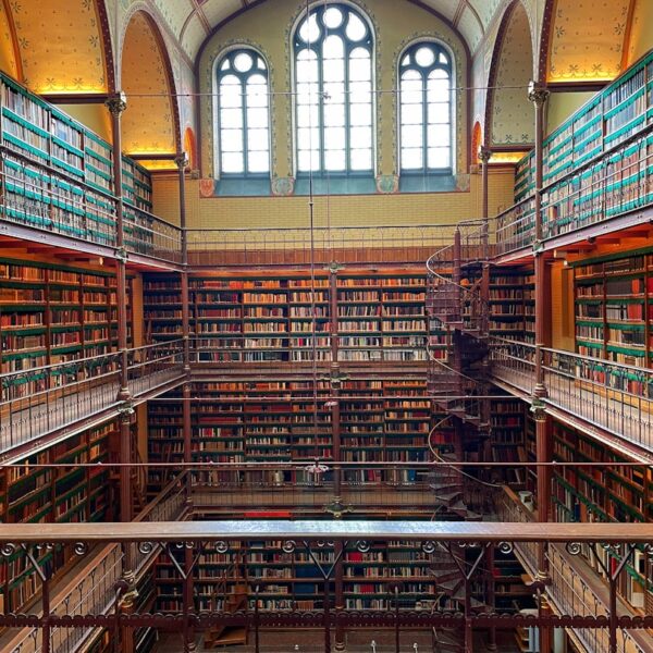 Średniowiecze – praca ze źródłami historycznymi w bibliotece